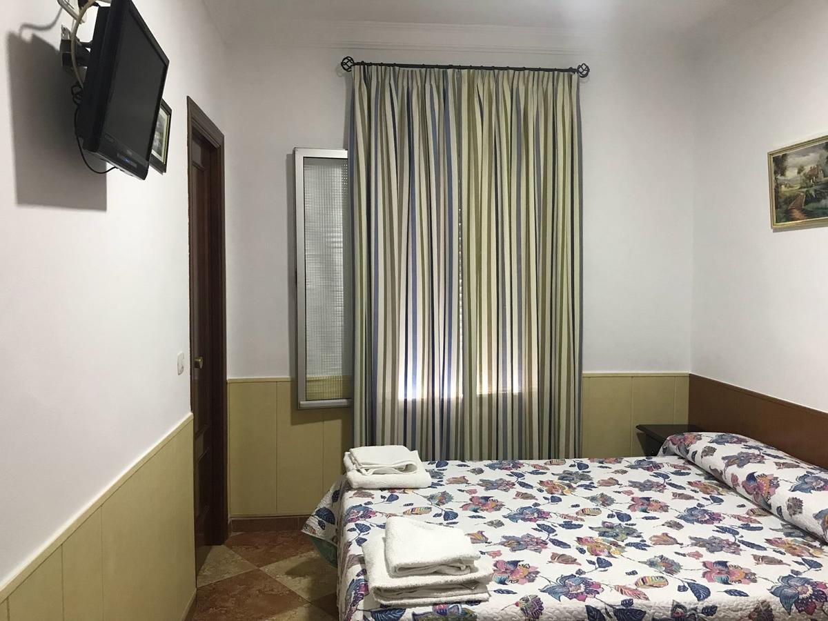 Hostal Bar San Pedro Mairena De Alcor Exteriér fotografie